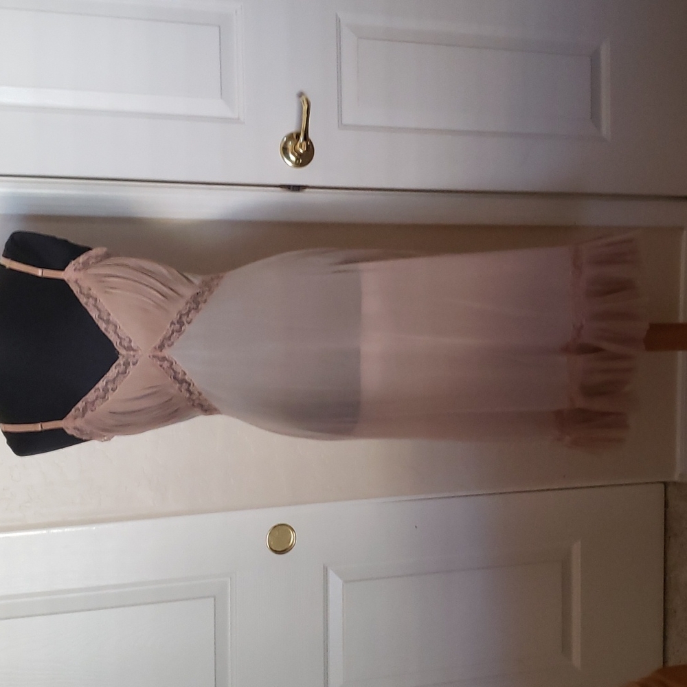 Vanity Fair 100% Nylon Slip Sz 34 Light Brown with Pleated Cups and Pleated hem